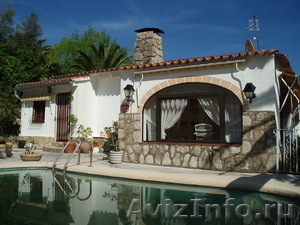 Дом с садом и бассейном в Испании - Изображение #1, Объявление #70005