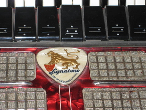 шикарный чешский  раритетный аккордеон фирмы Лигнатон - Изображение #3, Объявление #914196